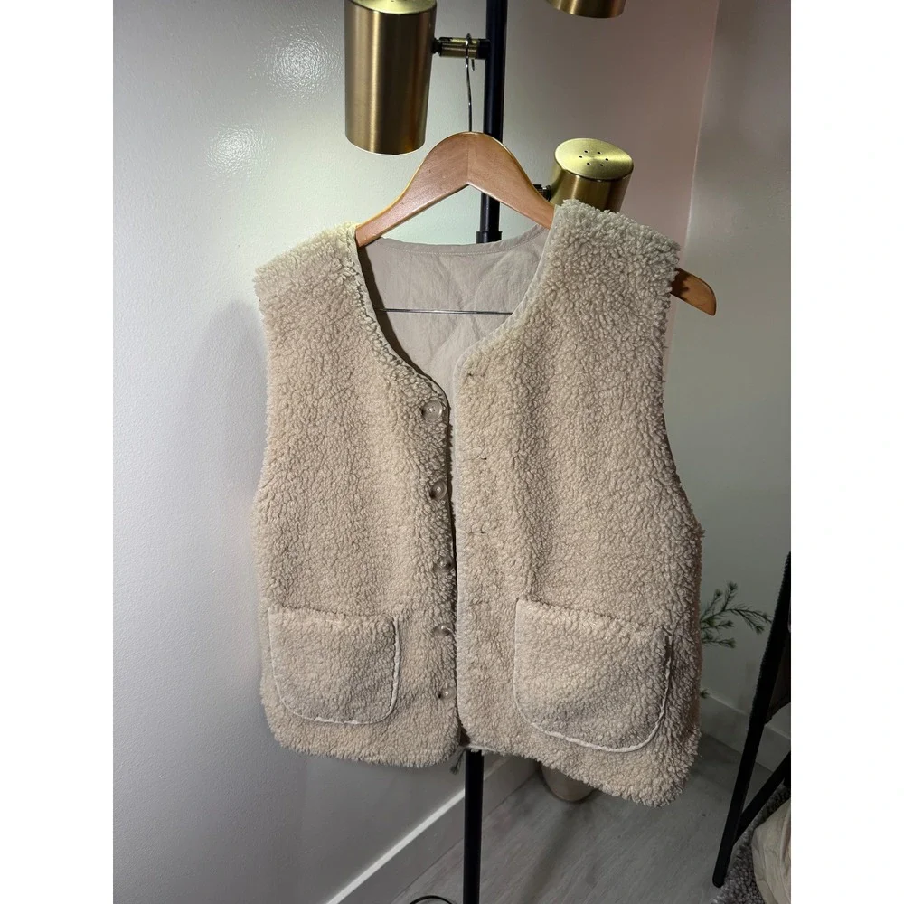 sherpa reversible vest nylon cream‎ neutral boucle cozy MED no brand layering